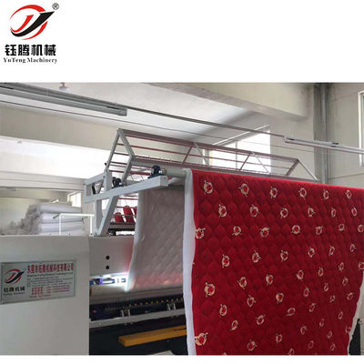 Máquina informática para cubrir con agujas múltiples y cerraduras de costura